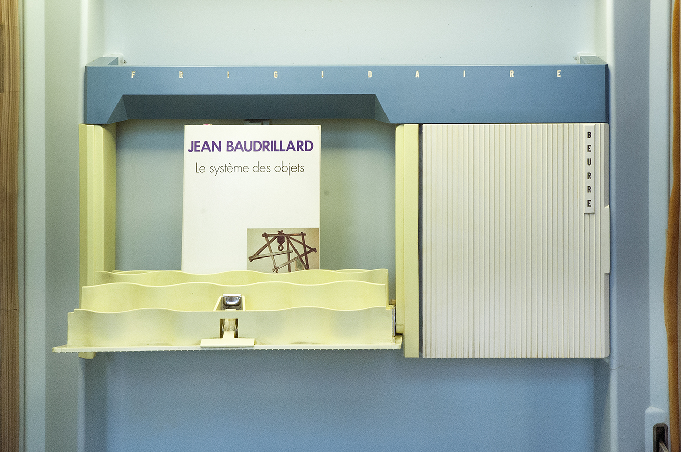 Kids Are All Square (Jean Baudrillard), Appartement témoin. Arnaud Jammet, « Presents(s) », parcours d'expositions, Le Havre 2006.