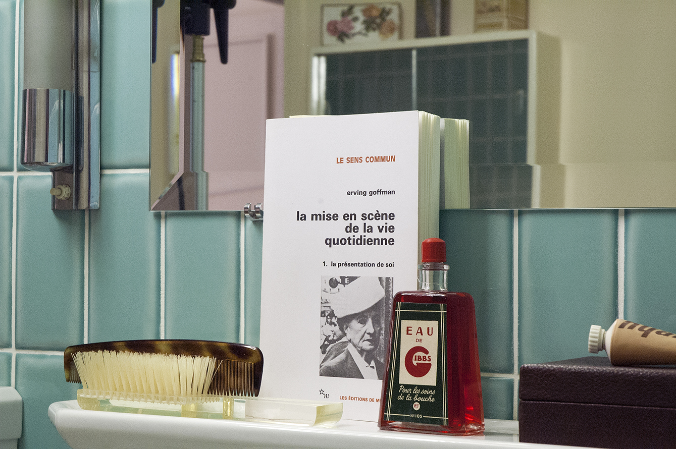 Kids Are All Square (Erving Goffman), Appartement témoin. Arnaud Jammet, « Presents(s) », parcours d'expositions, Le Havre 2006.